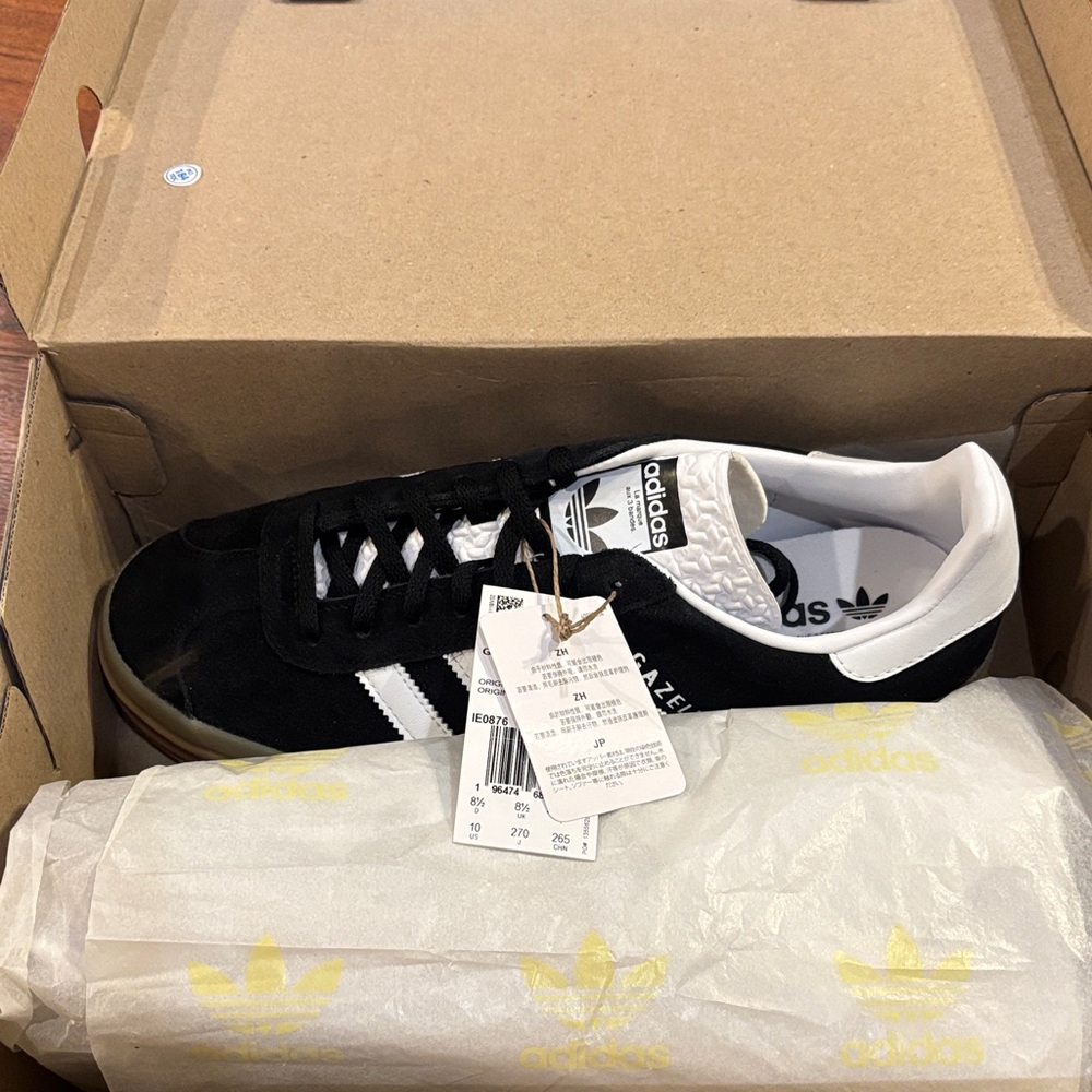 Adidas Men's Black and White Gazelle Sneakers